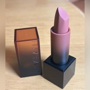 HUDA BEAUTY
Power Bullet Cream Glow Cream Lipstick